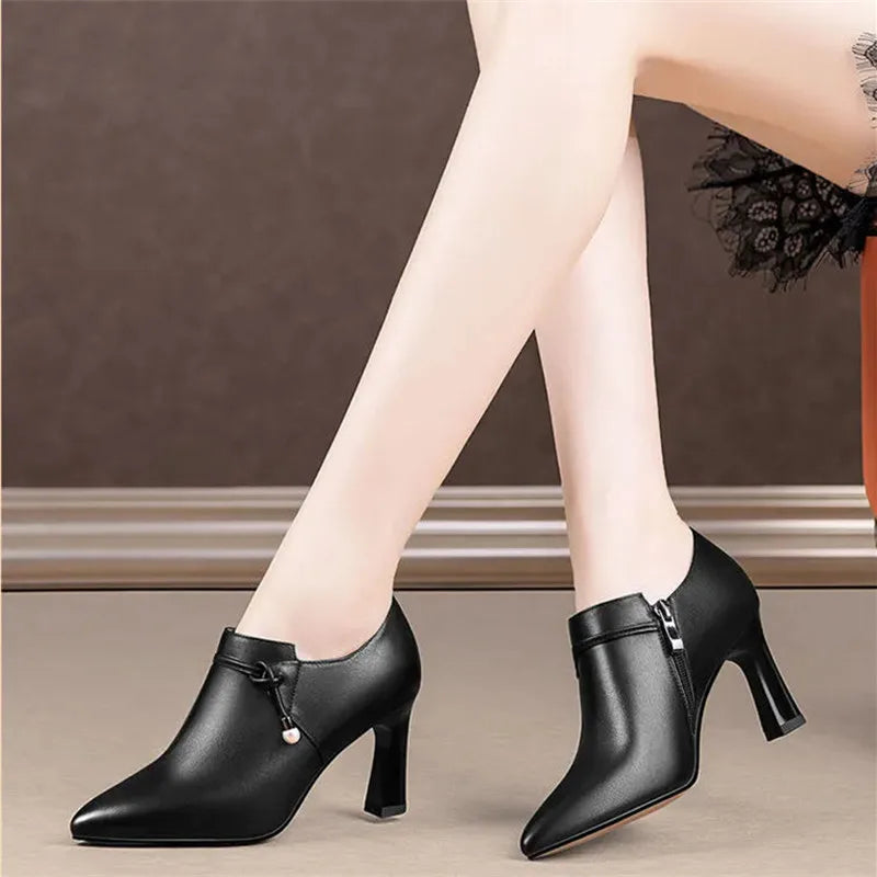 Elegante und stützende orthopädische Stiefel