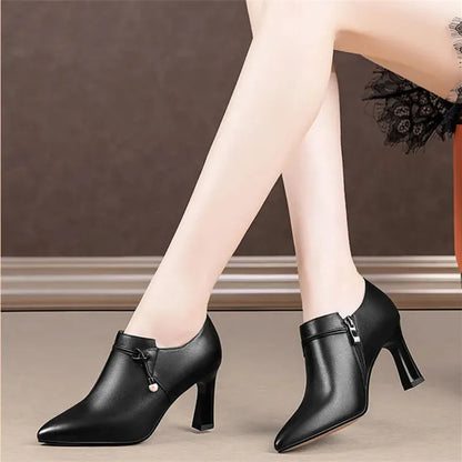 Elegante und stützende orthopädische Stiefel