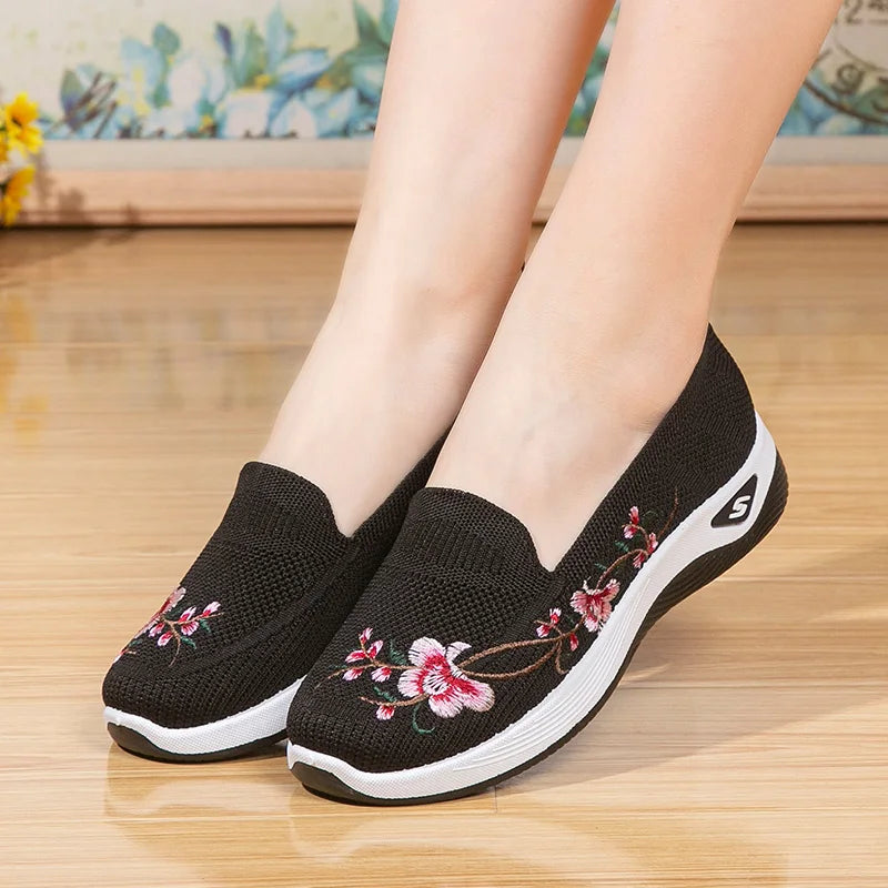 Modische und stützende orthopädische Schuhe