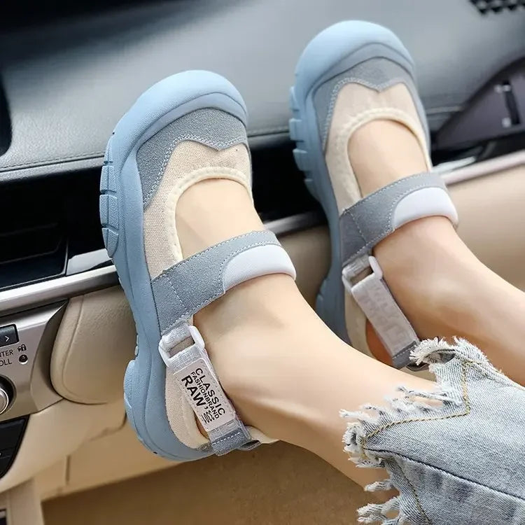 Maßgeschneiderte und bequeme orthopädische Sandalen