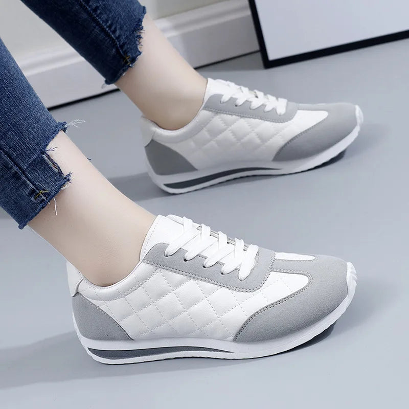 Modische und stützende orthopädische Turnschuhe
