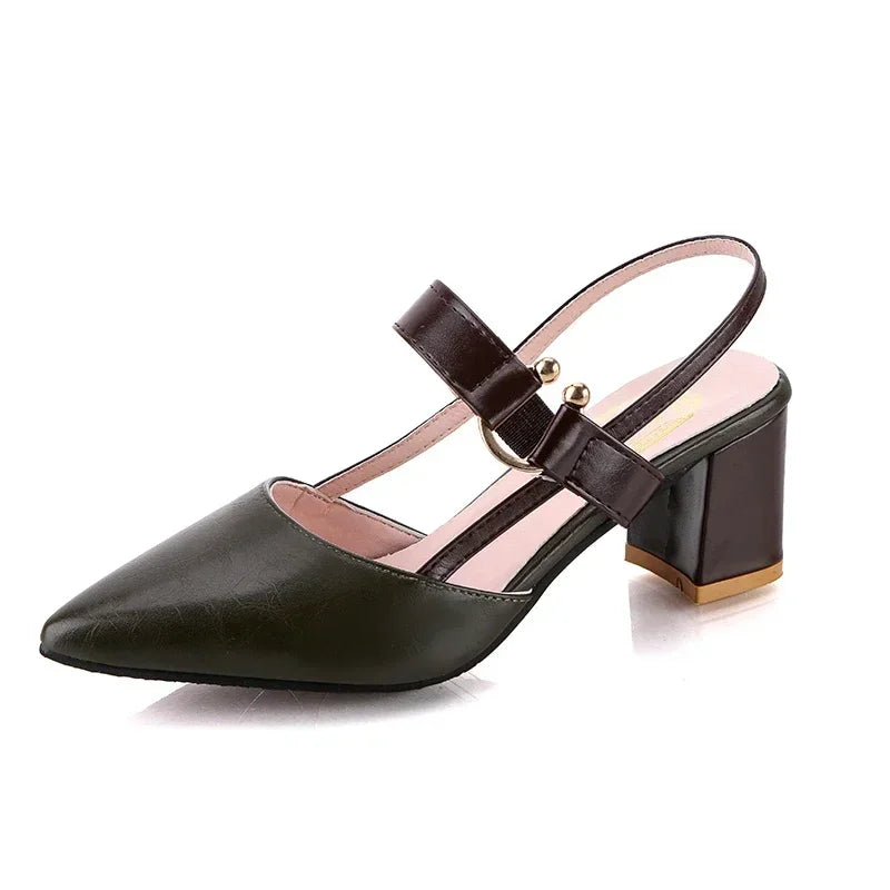 Elegante und stützende orthopädische Sandalen