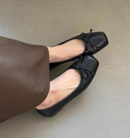 Modische und stützende orthopädische Schuhe