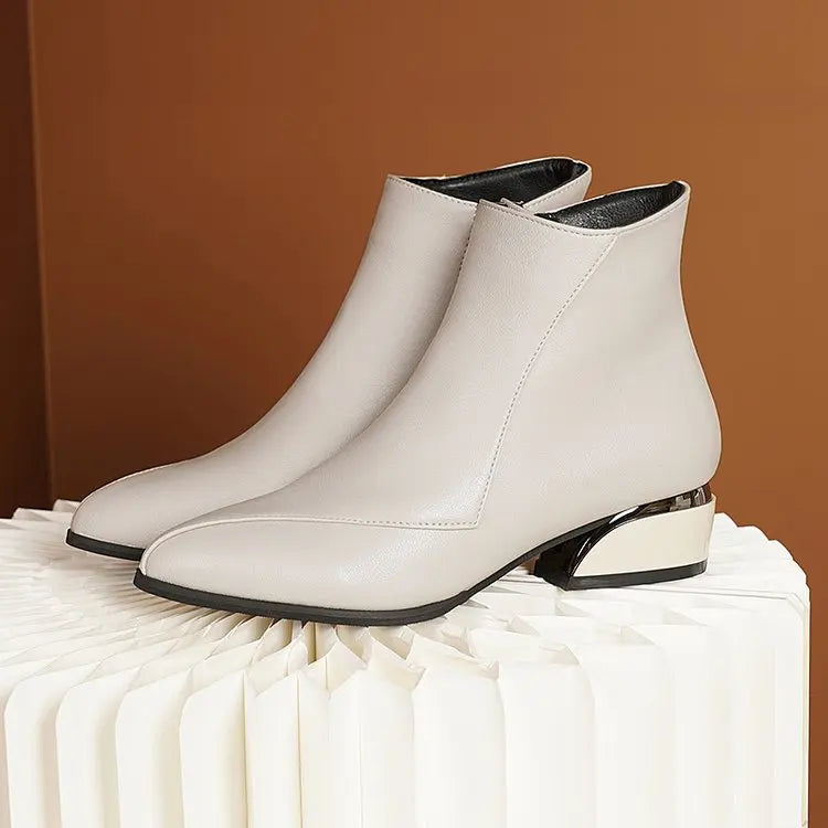 Modische und stützende orthopädische Stiefel