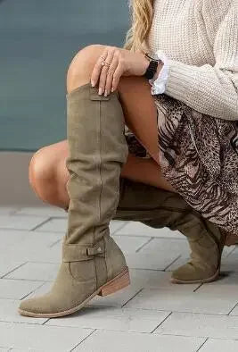 Stützende und trendige orthopädische Stiefel