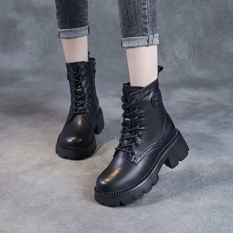 Elegante und stützende orthopädische Stiefel