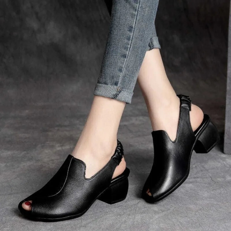 Maßgeschneiderte und bequeme orthopädische Sandalen