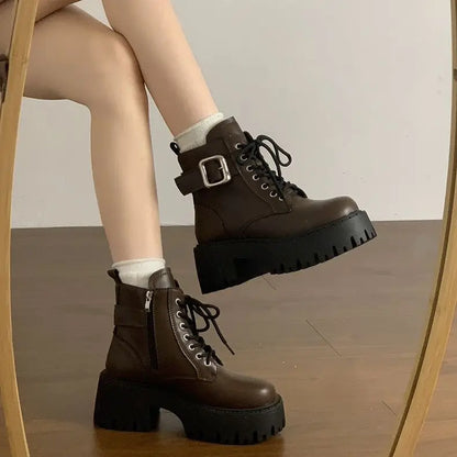 Stützende und trendige orthopädische Stiefel