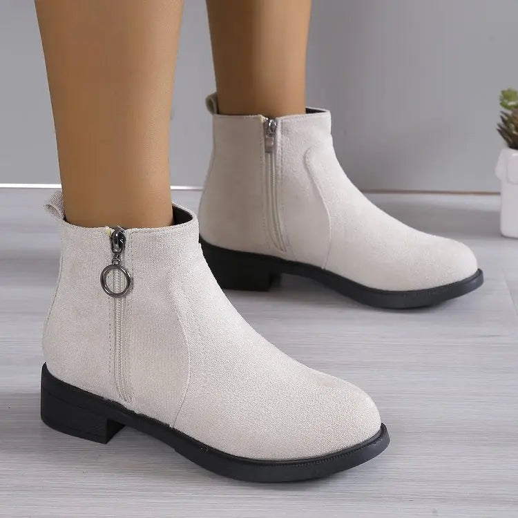 Stützende und trendige orthopädische Stiefel