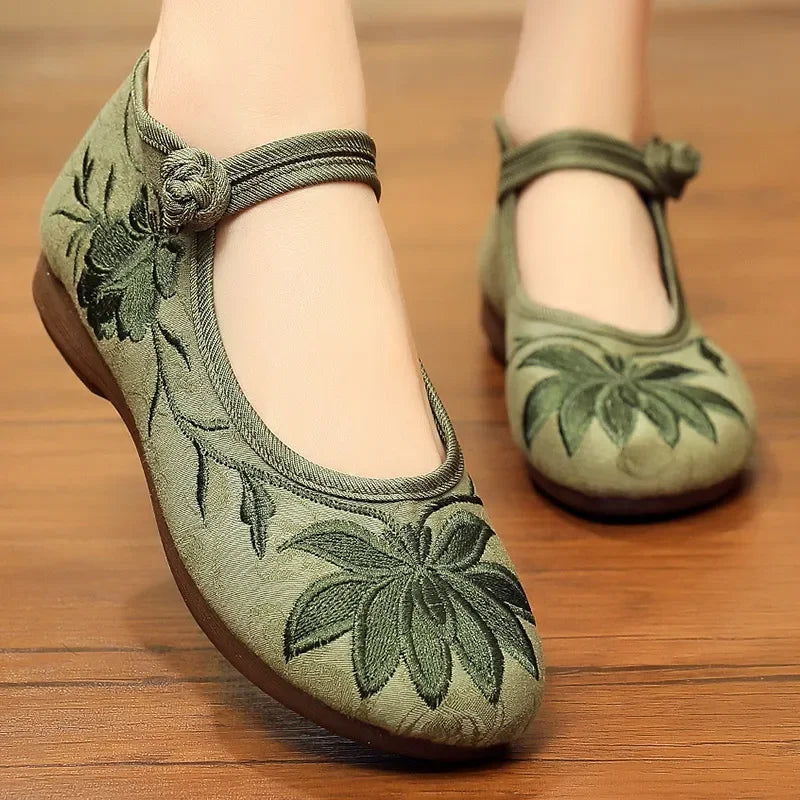 Vielseitige und stützende orthopädische Schuhe