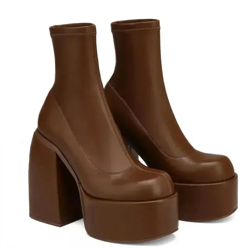 Stützende und stilvolle orthopädische Stiefel