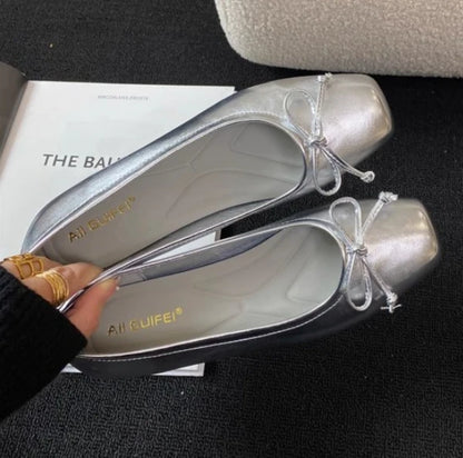 Modische und stützende orthopädische Schuhe