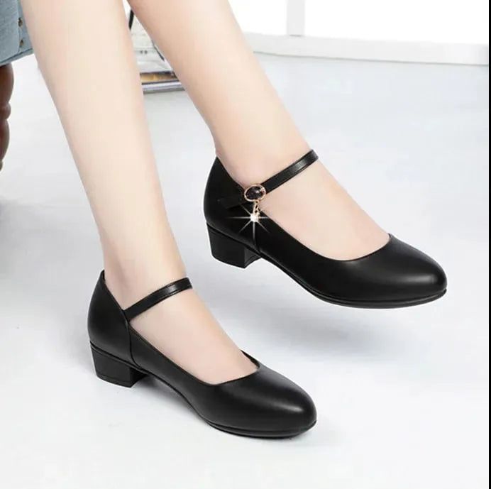Elegante und stützende orthopädische Schuhe