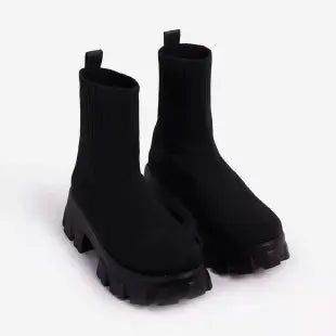 Stützende und stilvolle orthopädische Stiefel