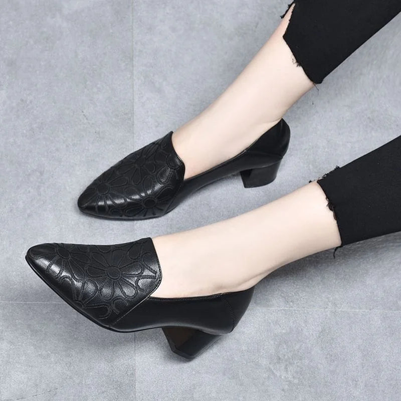 Elegante und stützende orthopädische Schuhe