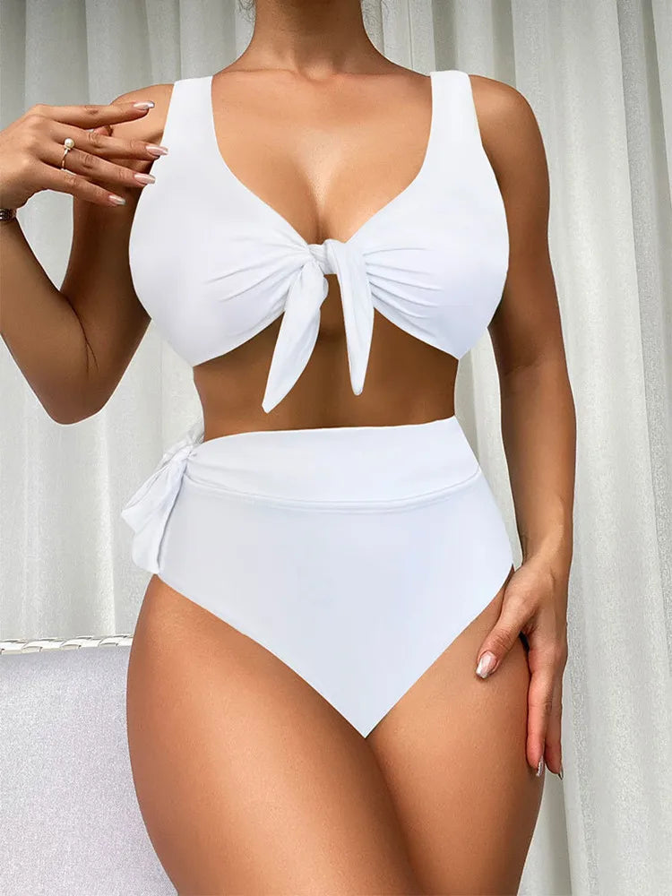 Poliert und verspielt Bikini