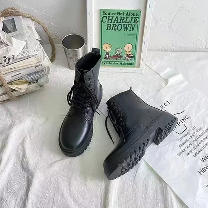 Stützende und trendige orthopädische Stiefel