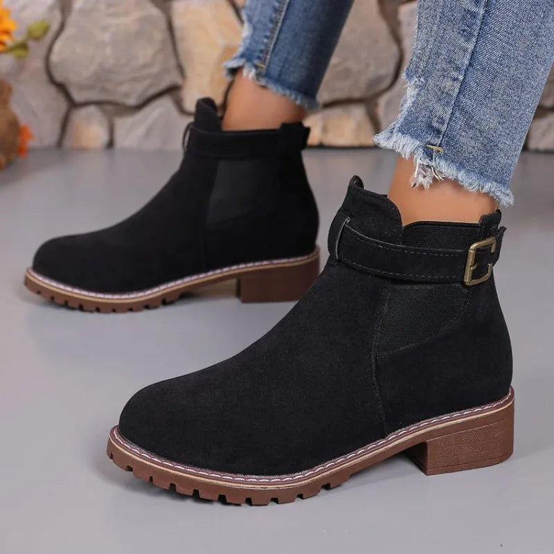 Bequeme und modische orthopädische Stiefel