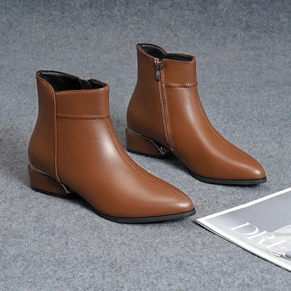 Stützende und trendige orthopädische Stiefel