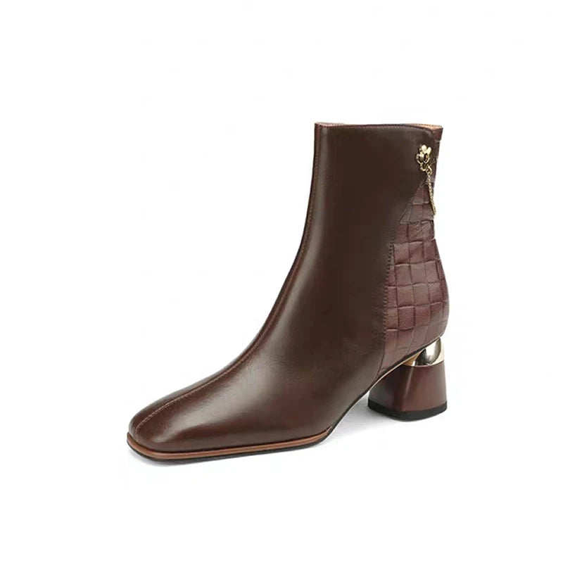 Bequeme und modische orthopädische Stiefel