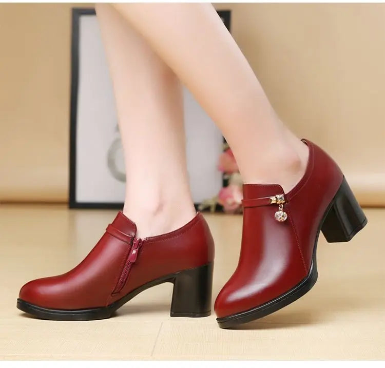 Modische und stützende orthopädische Stiefel