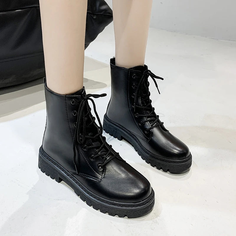 Elegante und stützende orthopädische Stiefel