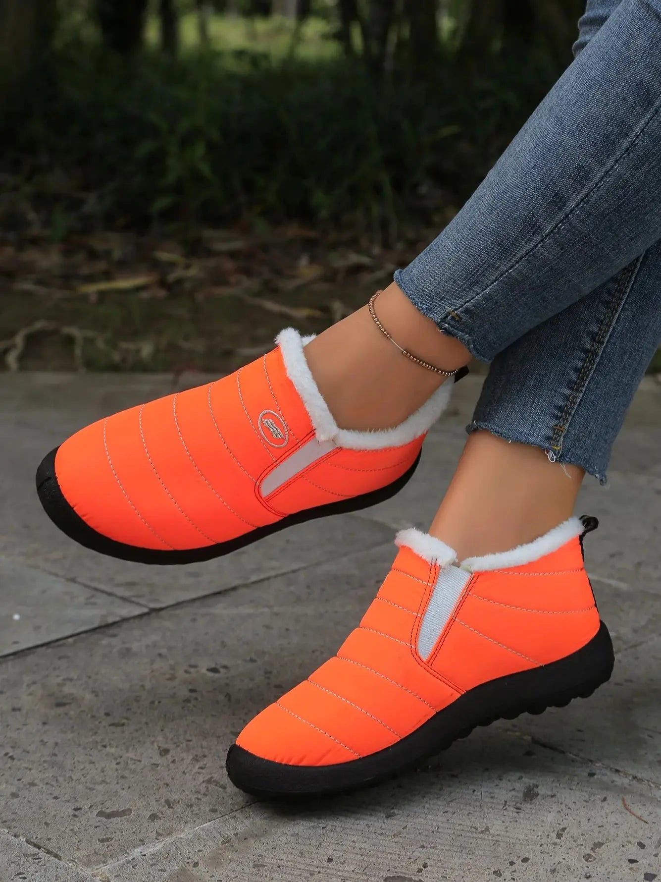 Stützende und trendige orthopädische Stiefel