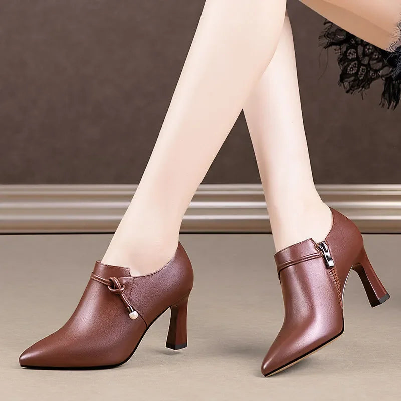 Stützende und trendige orthopädische Stiefel
