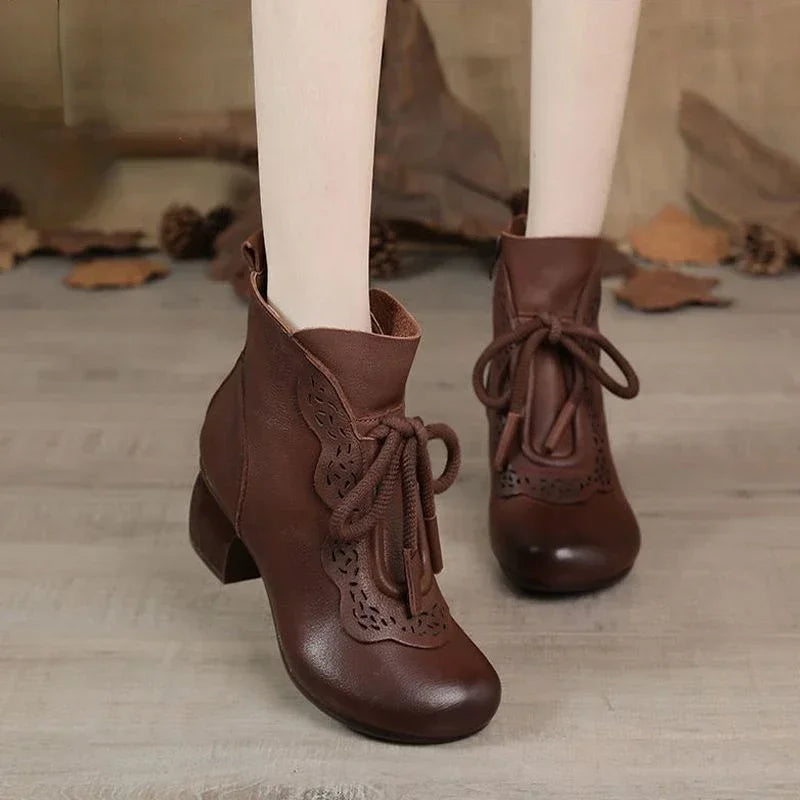 Lässige und stützende orthopädische Stiefel