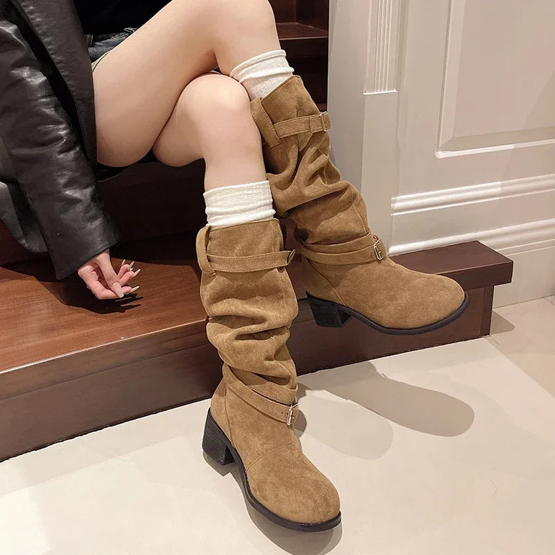 Lässige und stützende orthopädische Stiefel