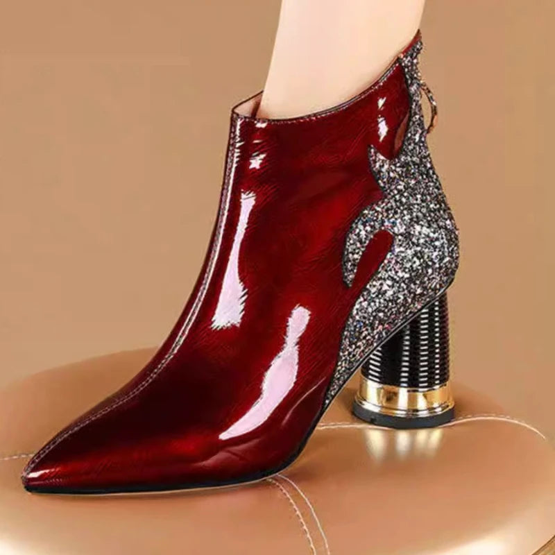 Modische und stützende orthopädische Absätze