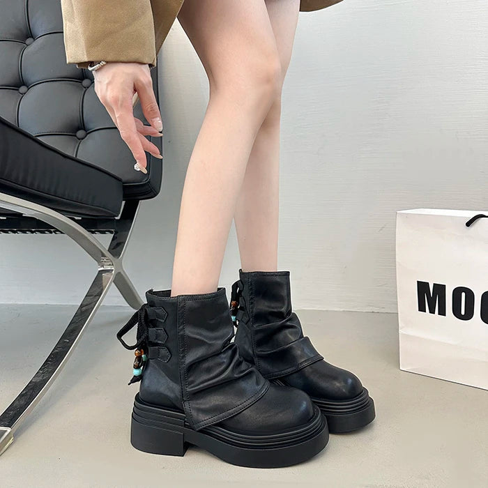 Modische und stützende orthopädische Stiefel