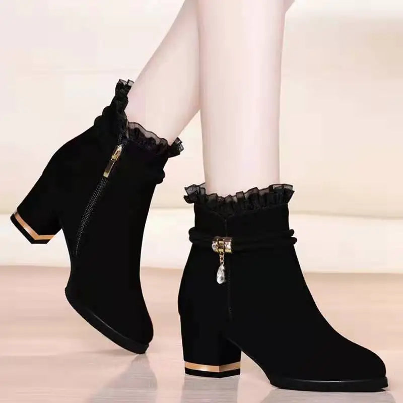 Stützende und stilvolle orthopädische Stiefel
