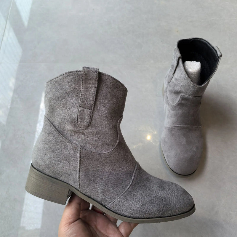 Stützende und trendige orthopädische Stiefel
