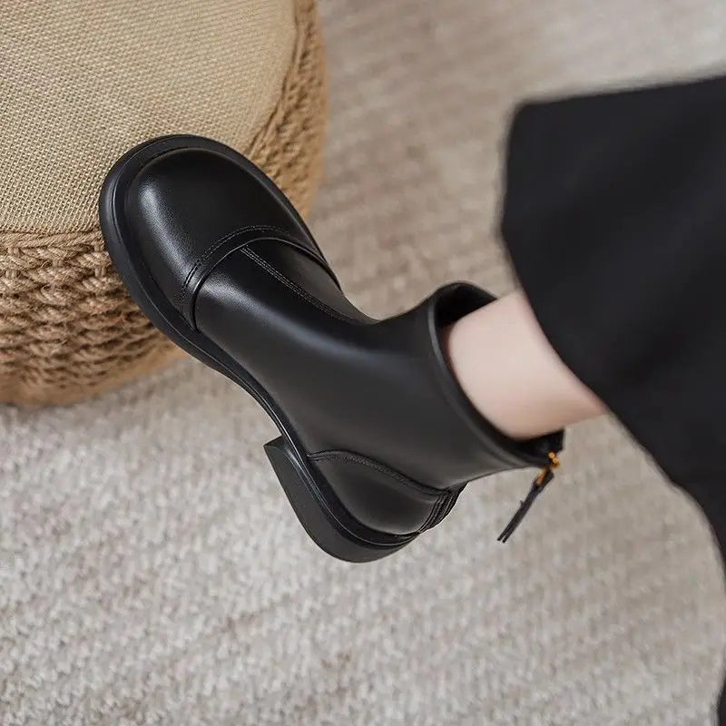 Elegante und stützende orthopädische Stiefel