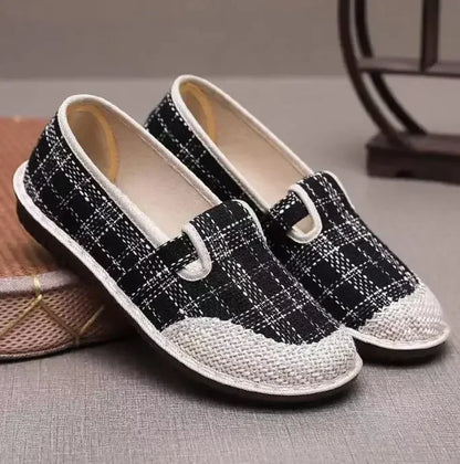 Stützende und trendige orthopädische Schuhe