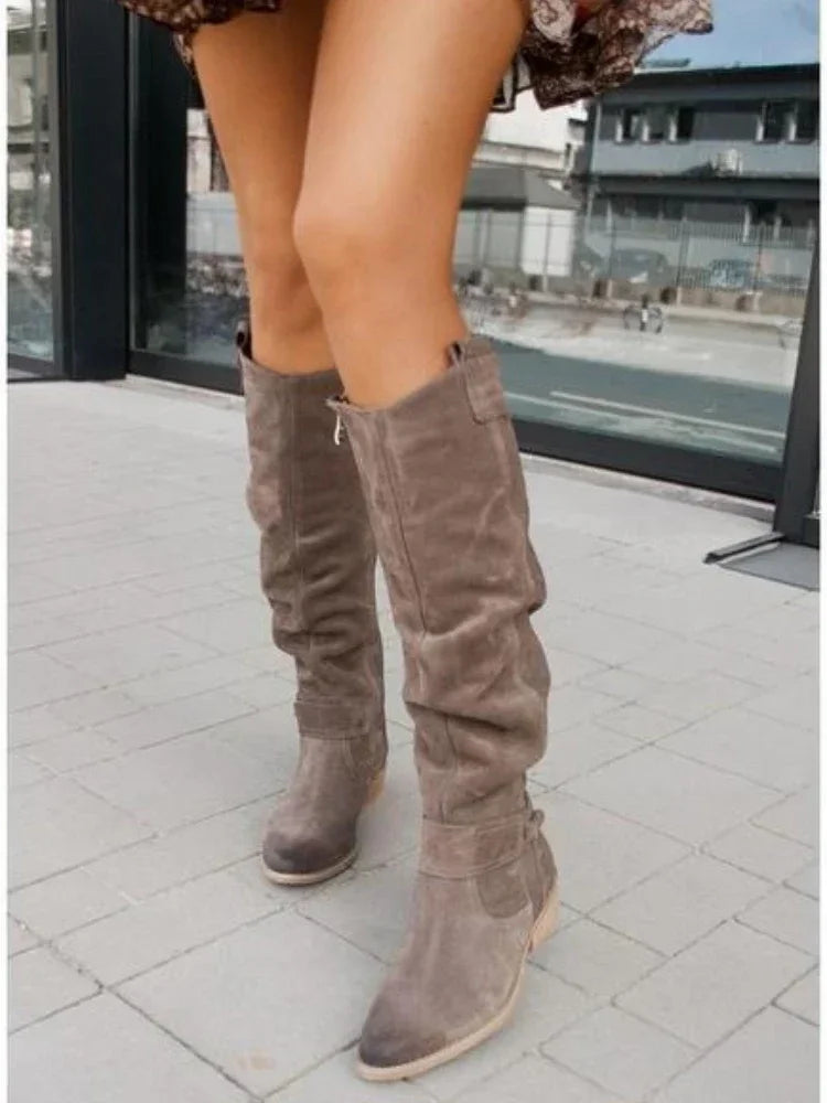 Stützende und trendige orthopädische Stiefel