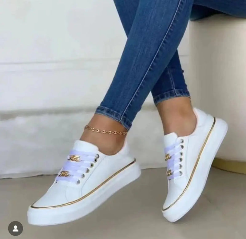 Stützende und trendige orthopädische Schuhe