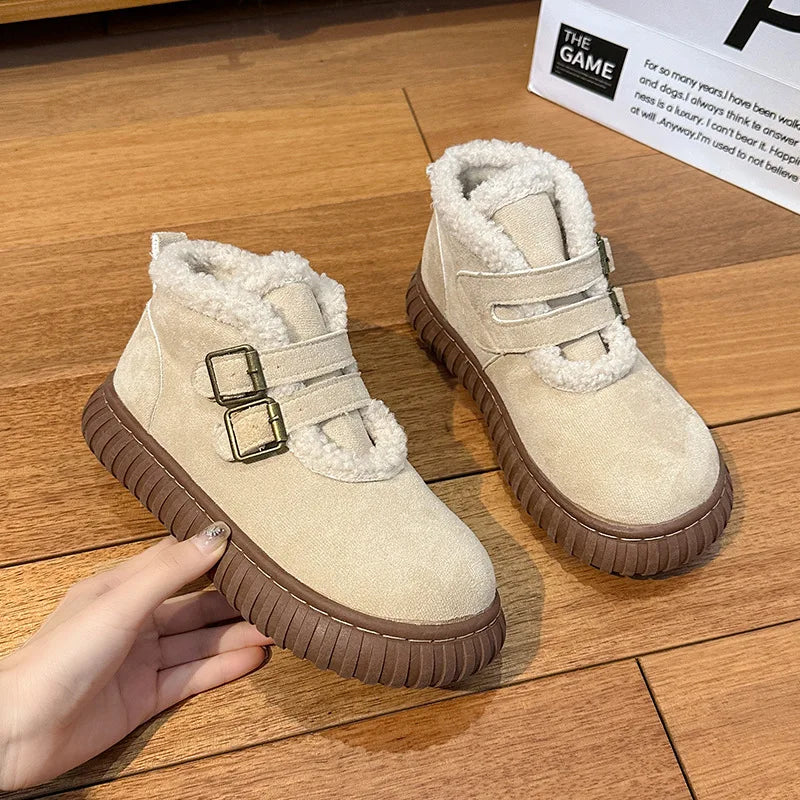 Modische und stützende orthopädische Stiefel