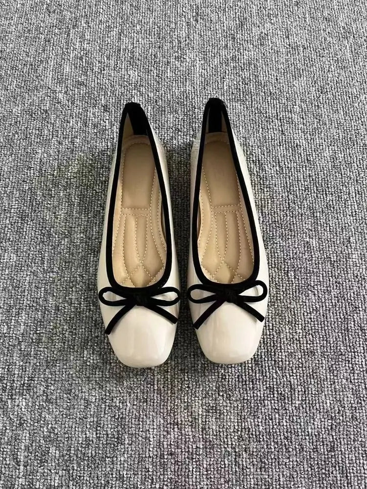 Modische und stützende orthopädische Ballerinas