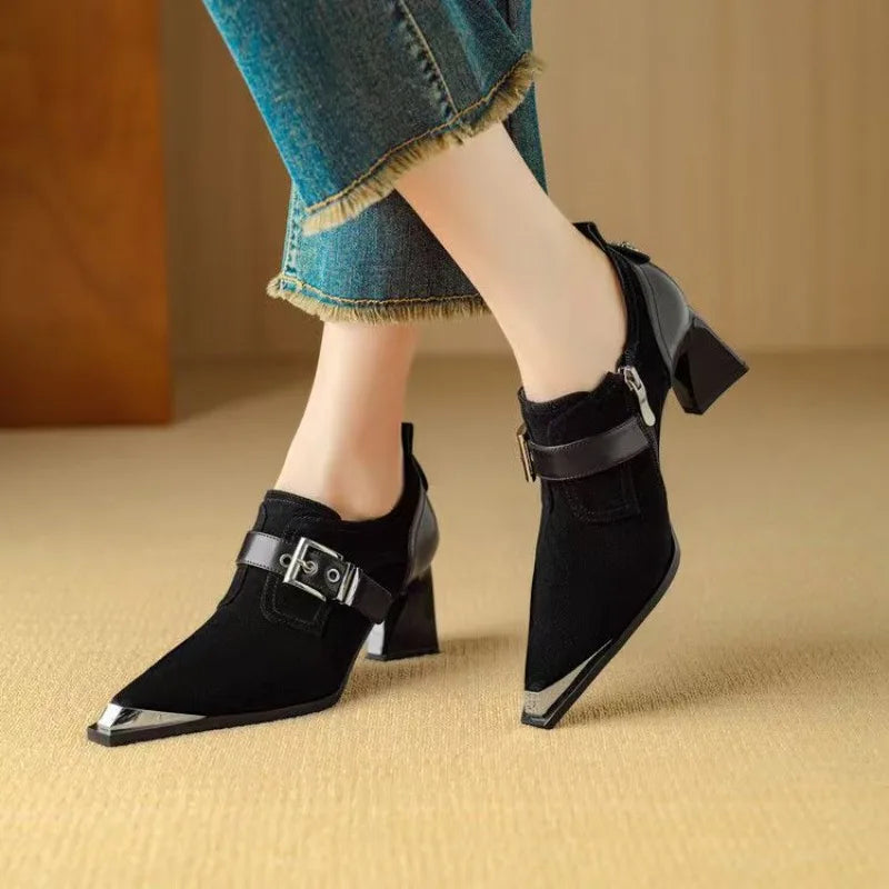 Elegante und stützende orthopädische Absätze