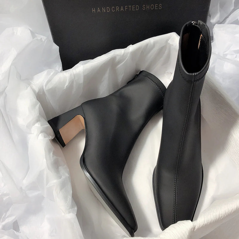 Stützende und stilvolle orthopädische Stiefel