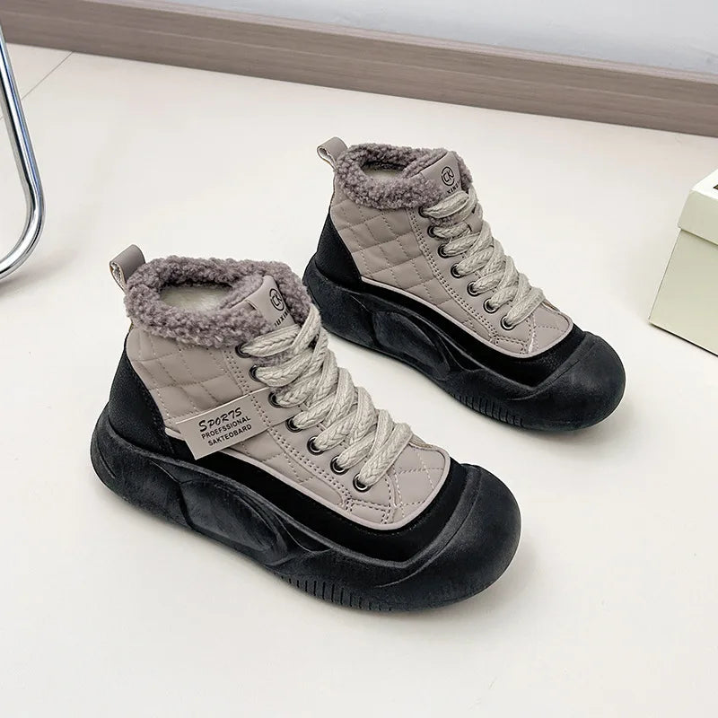 Modische und stützende orthopädische Stiefel