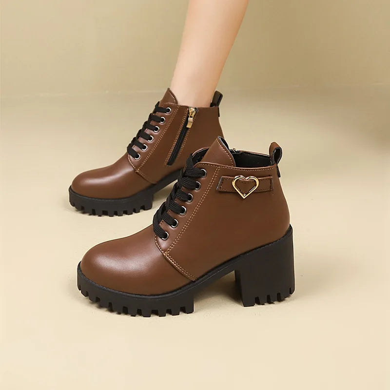 Elegante und stützende orthopädische Stiefel
