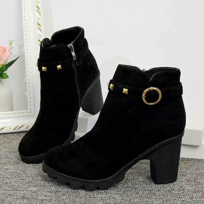 Modische und stützende orthopädische Stiefel