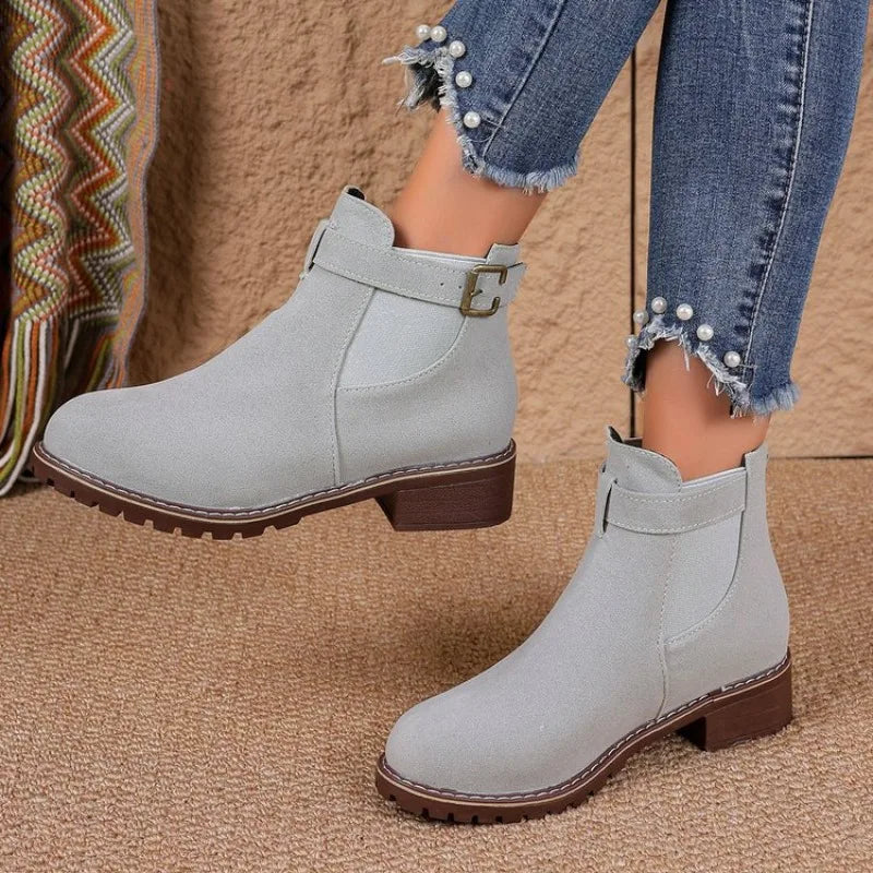 Bequeme und modische orthopädische Stiefel