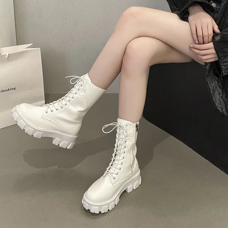 Lässige und stützende orthopädische Stiefel