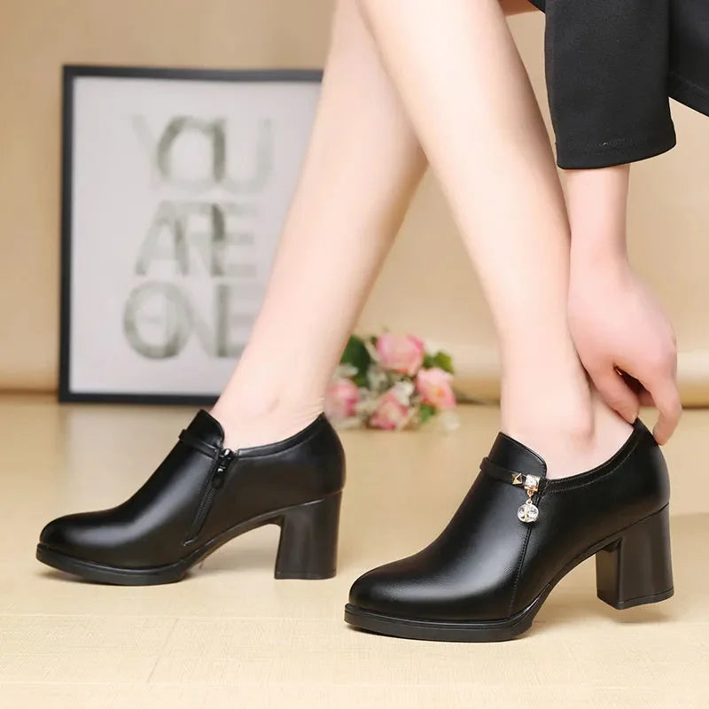 Modische und stützende orthopädische Stiefel