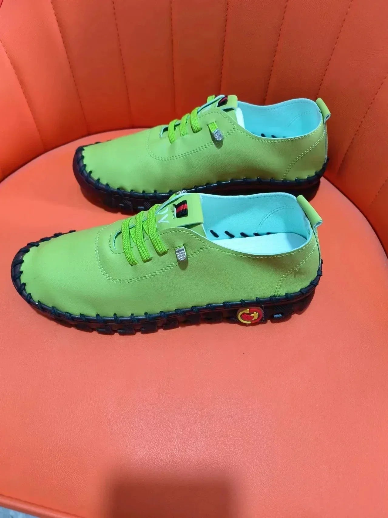 Vielseitige und stützende orthopädische Turnschuhe