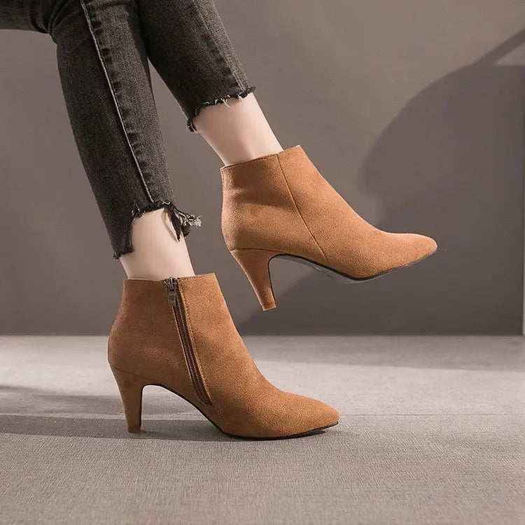 Modische und stützende orthopädische Schuhe